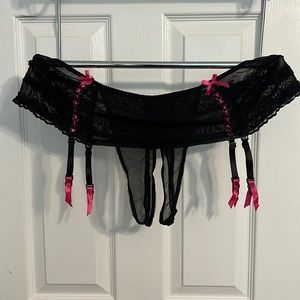 Crotchless panty garter belt